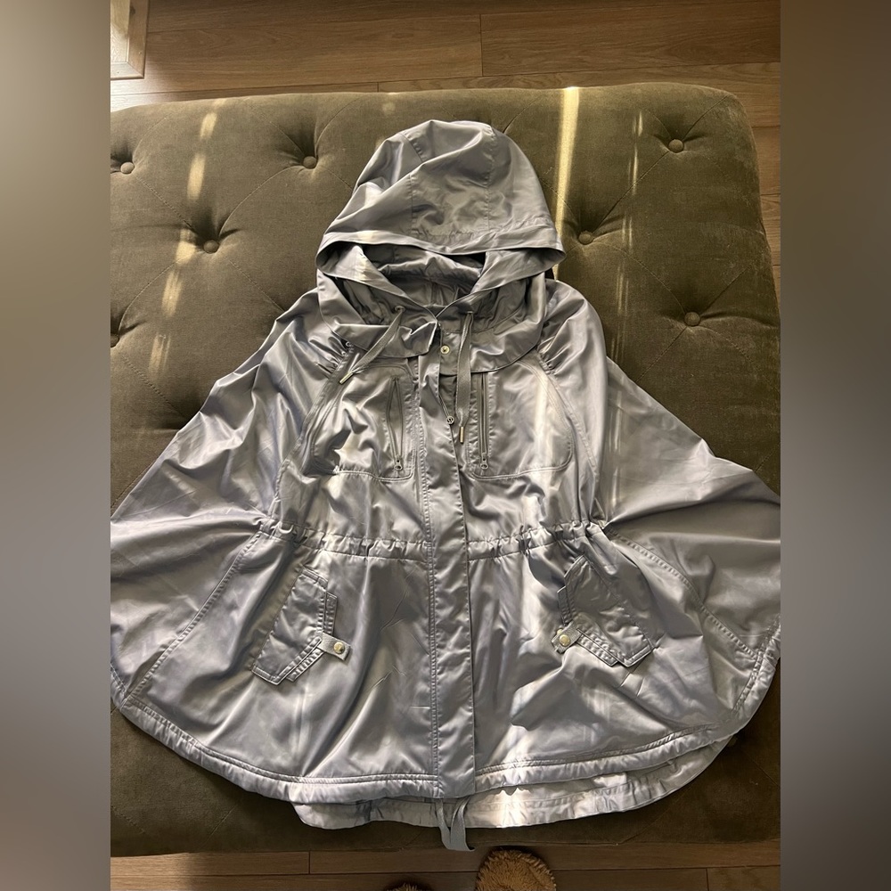 Lululemon wanderlust cape